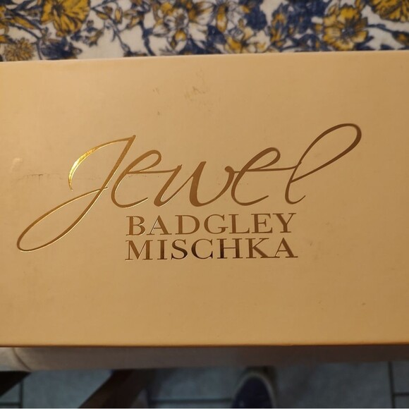 Jewel Badgley Mischka Women's Silver Heeled Sandals. Size 10 - Picture 8 of 9